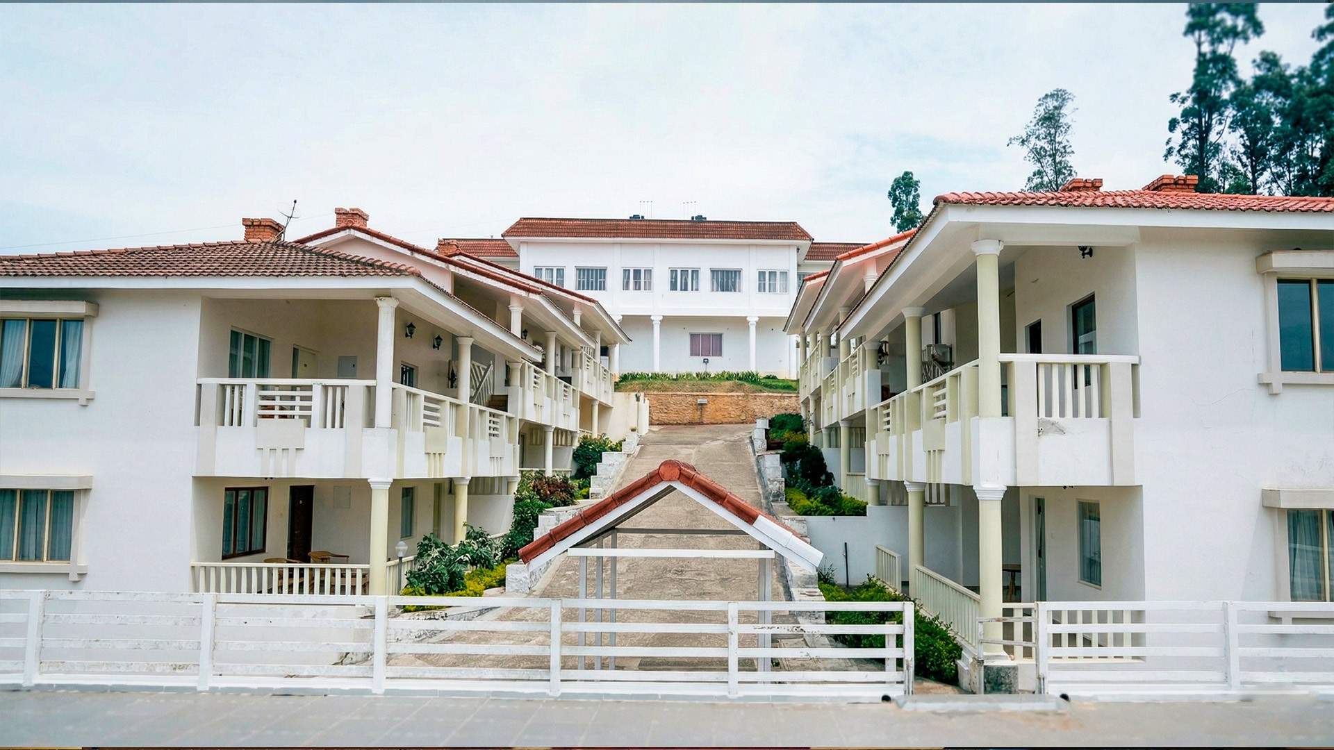 Le Meadows Serenity resort exterior with spacious rooms in Ooty