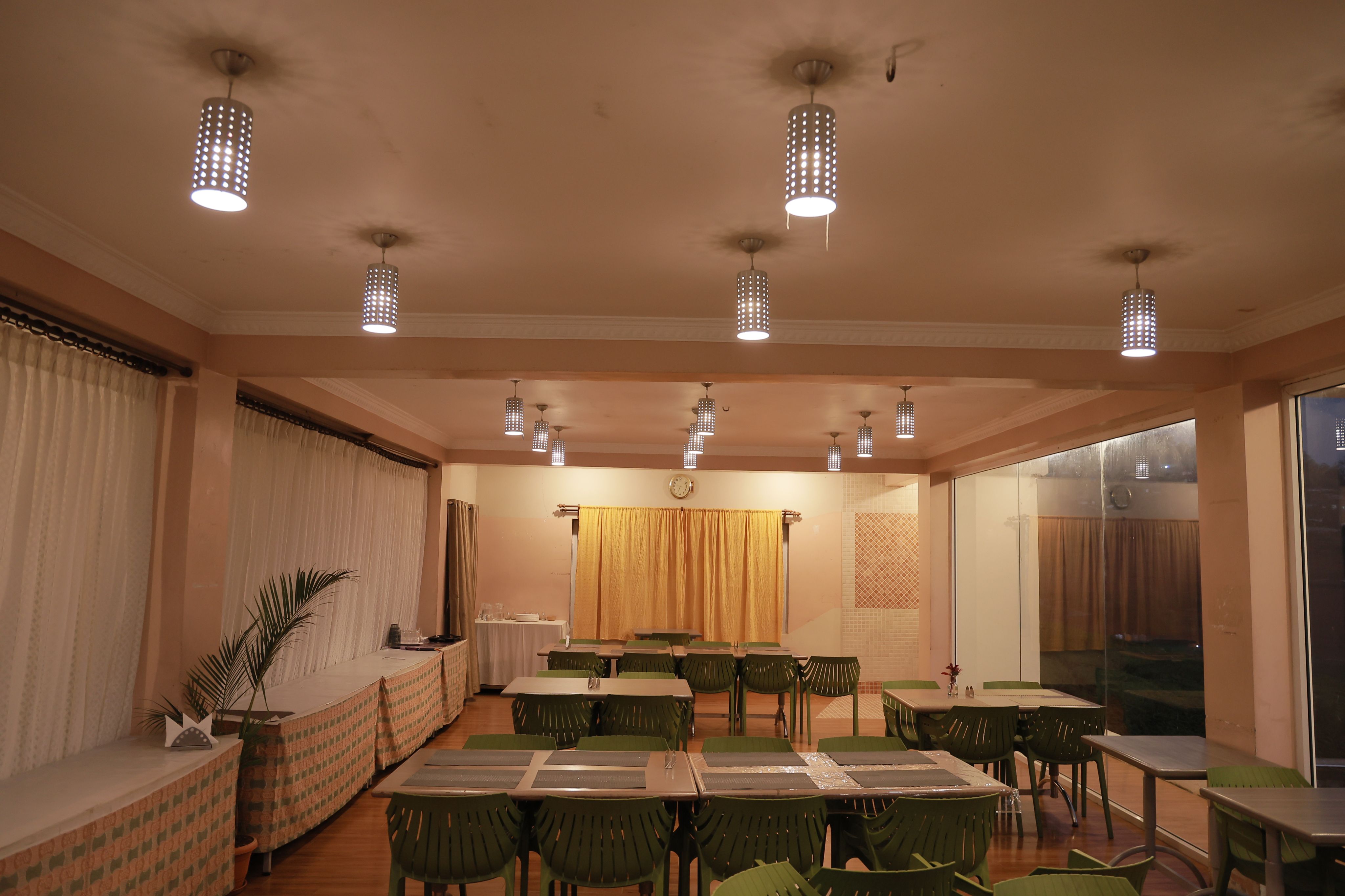 Spacious restaurant dining area with comfortable seating at Le Meadows Serenity